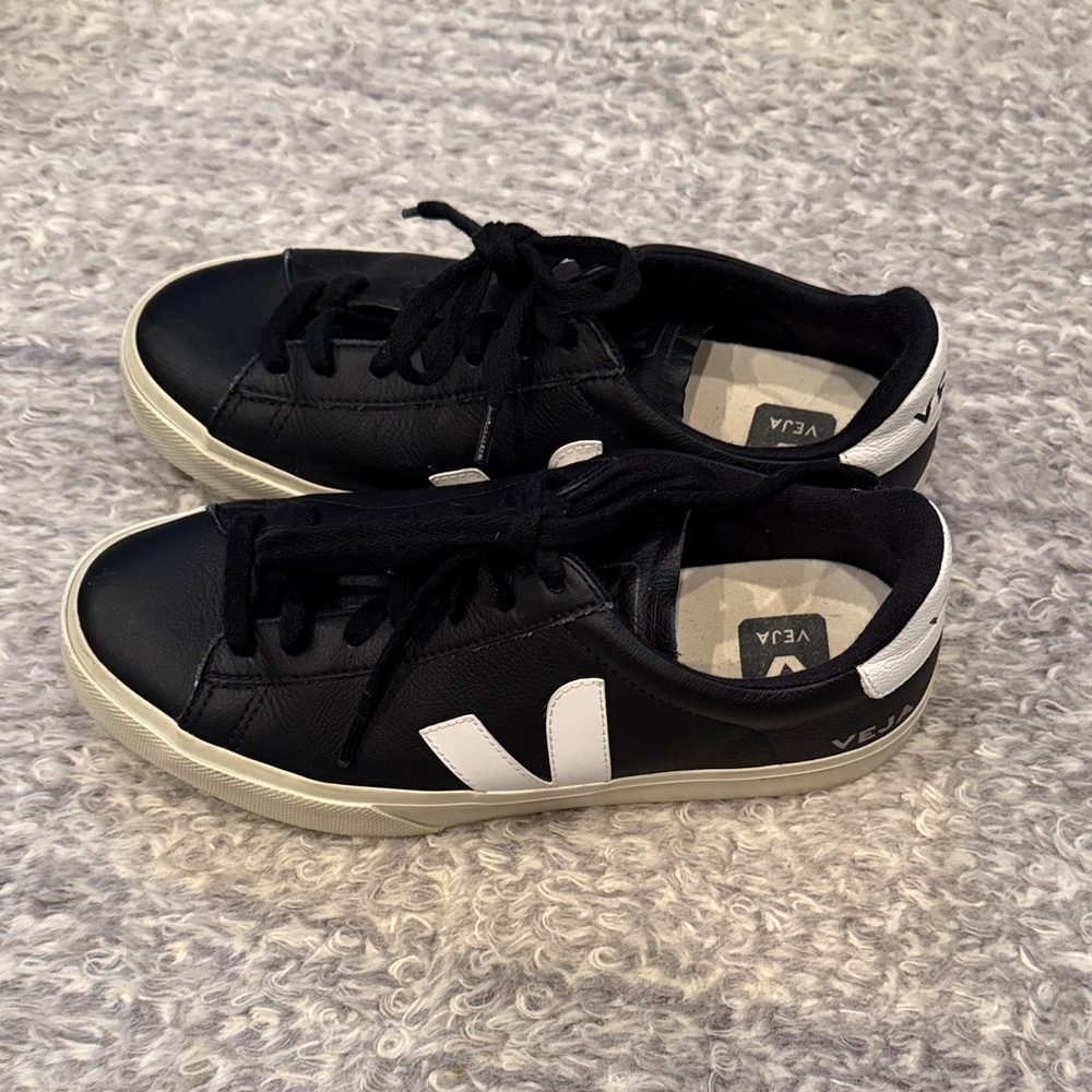 VEJA - Black and White Leather Sneakers